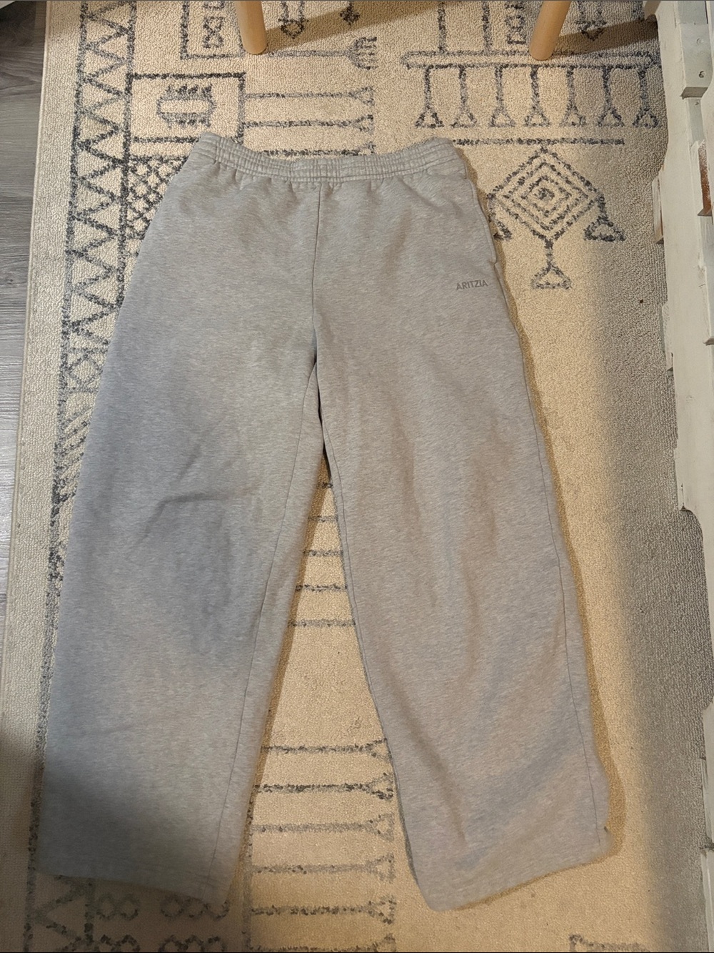 Aritzia boyfriend fit Sweatpants